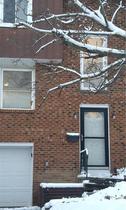 1st image of 93 Carriage Ct