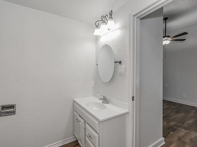 505 N Lamar St — Photo 21