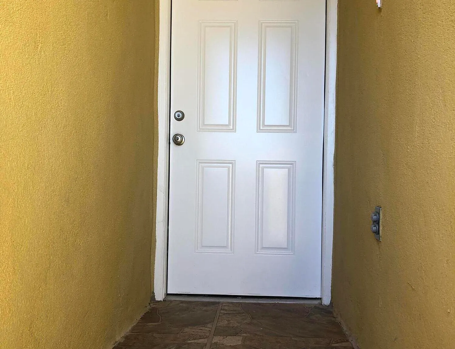 3 bed, 2.0 bath, 1100 sqft, $1,600 — Photo 3