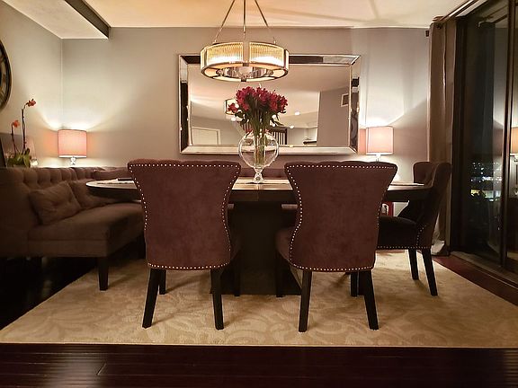 DIN RM w/ Access To Balcony