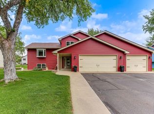 7050 37th St N, Oakdale, MN 55128