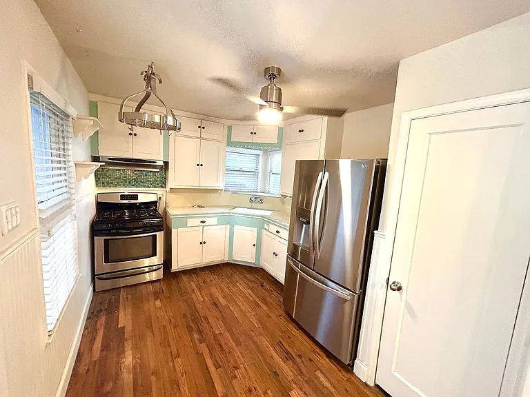 110 El Monte Blvd — Photo 6