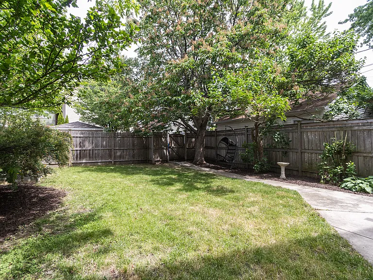 4519 N Sacramento Ave — Photo 35