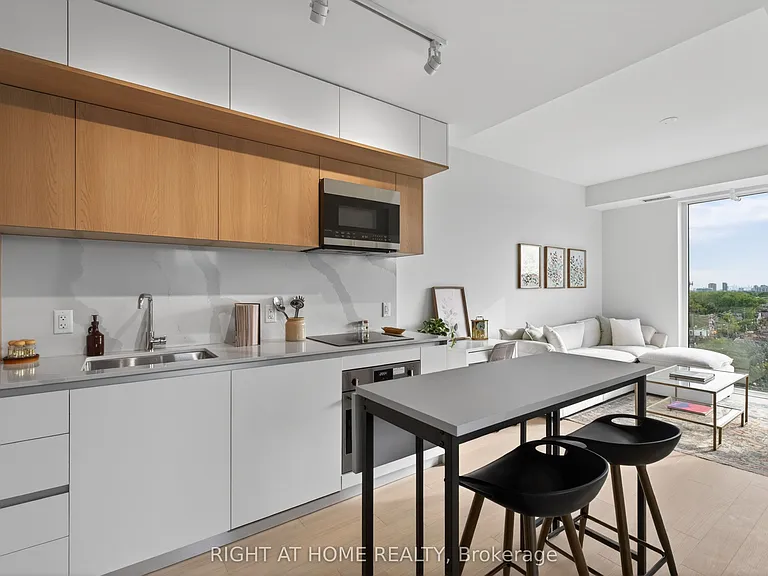 322 Dupont St #806 — Photo 11