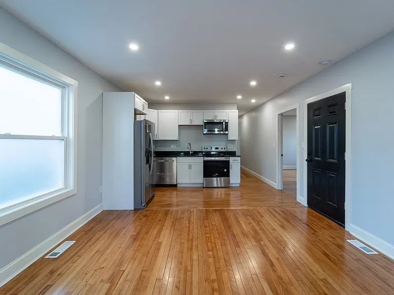 72 Florence St #1 — Photo 3