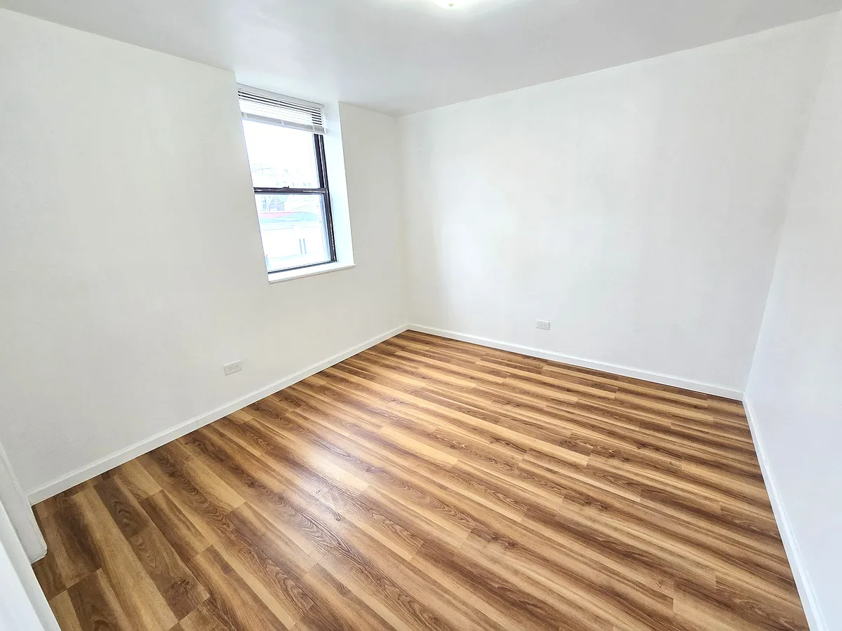 Building Photo - 2956 S Normal Ave #1W