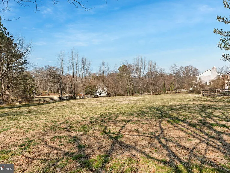 326 Walker Rd — Photo 51