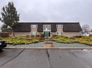 225 N 8th St #C, Central Pt, OR 97502