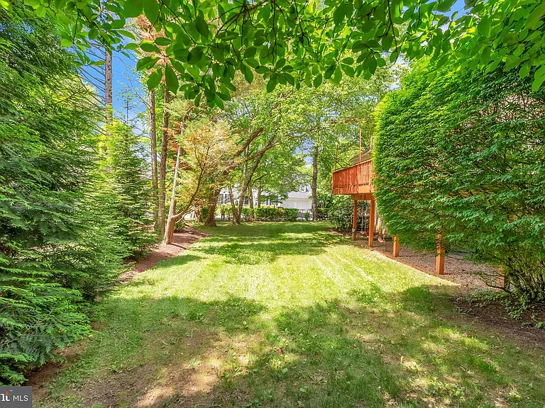 9708 Meyer Point Dr — Photo 21