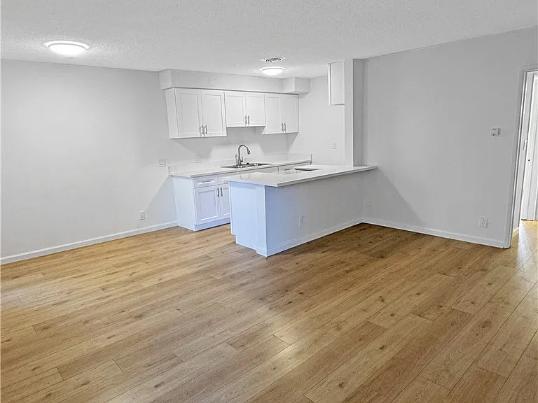 1820 N Edgemont St #2 — Photo 4