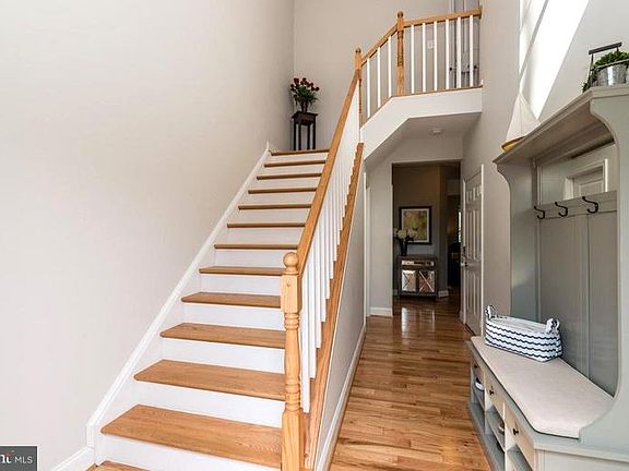 3rd image of 614 Emerson Pl