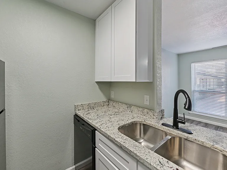 The Element on Live Oak — Photo 12