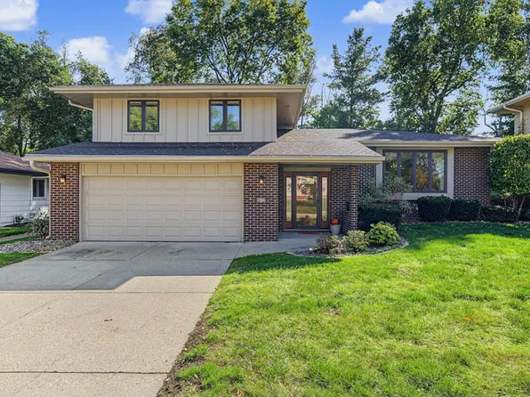 9608 Valdez Dr, Urbandale, IA 50322