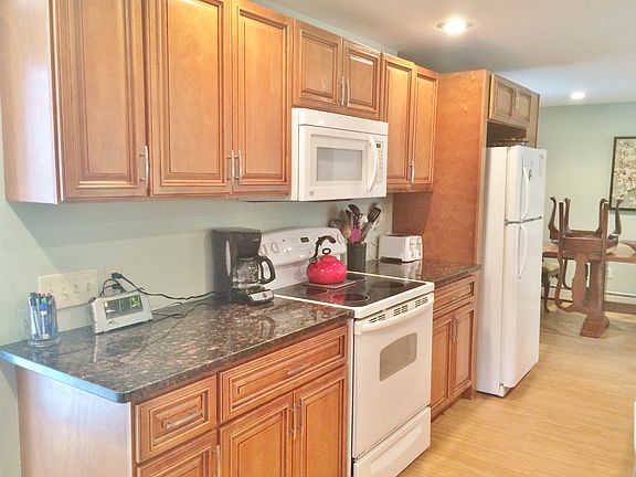 2nd image of 62 Inez St
