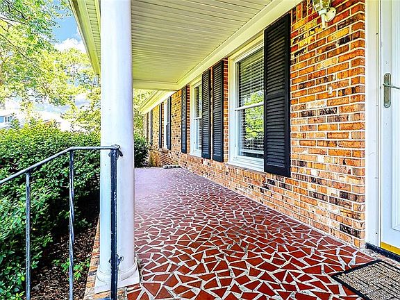 Nice front porch to enjoy the peaceful and quiet surroundings.