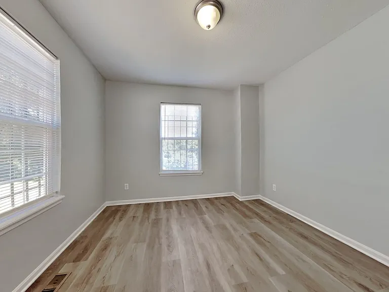 4219 Woodland Ave — Photo 9