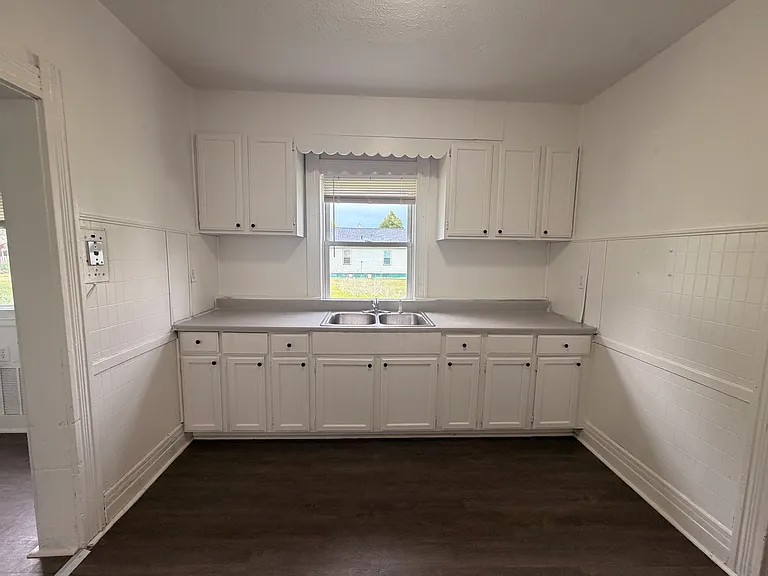 1821 Ridgewood Ave — Photo 10