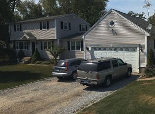 22 Willow Ln, Clinton, CT 06413