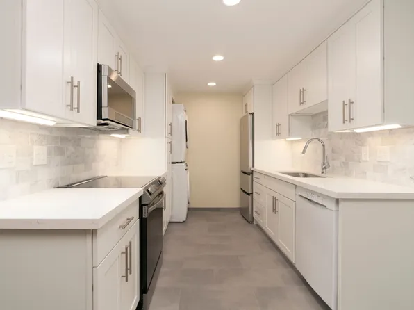 West Etruria Apartments, 52 W Etruria St #201, Seattle, WA 98119