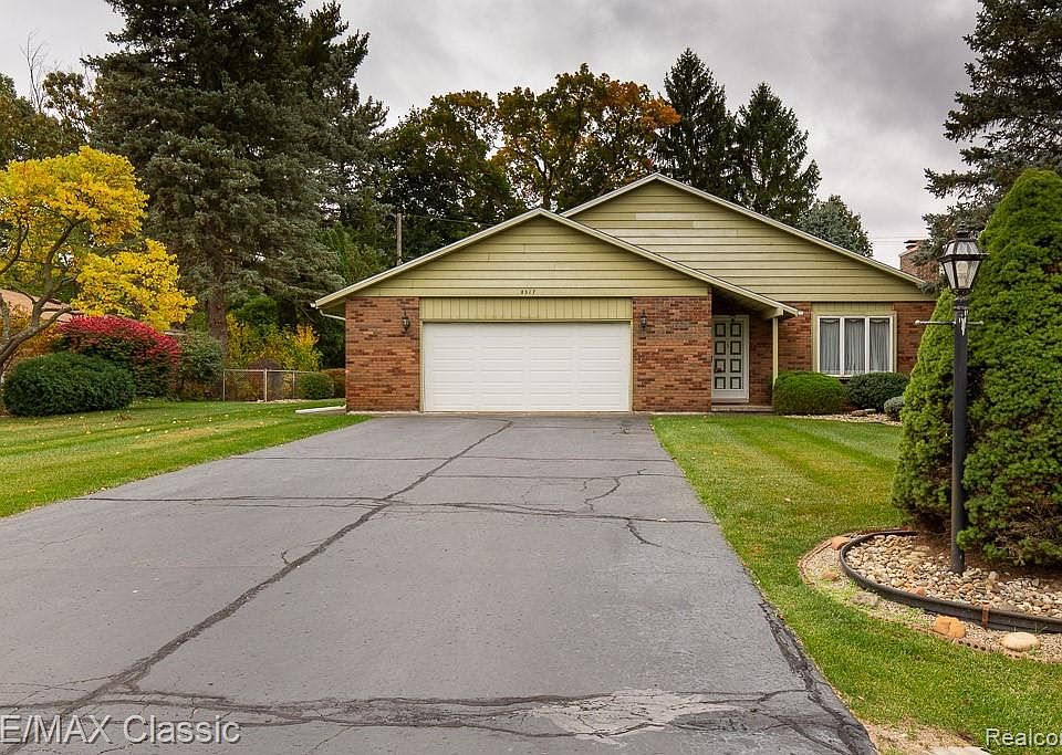 1st image of 8517 Golf Lane Dr