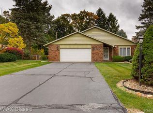 8517 Golf Lane Dr, Commerce Township, MI 48382