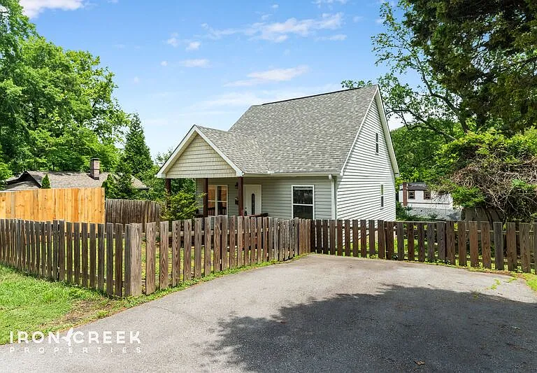30 Olive St — Photo 25