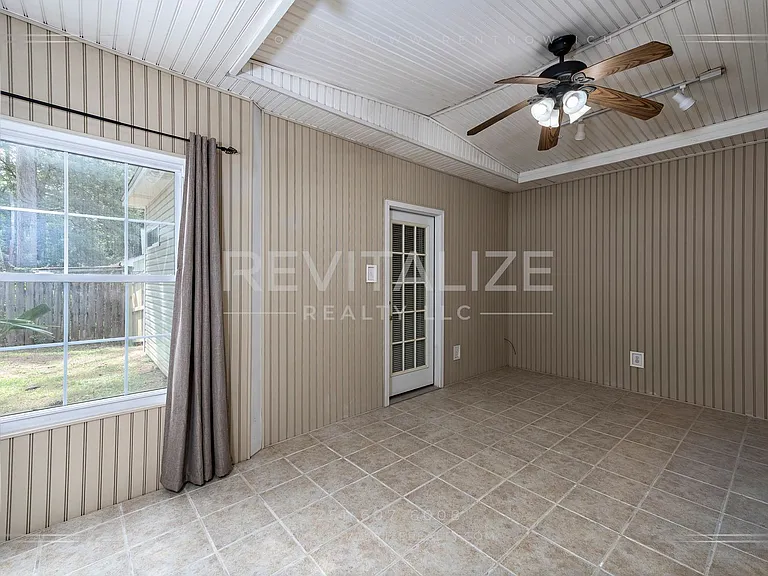 105 Ventura Cir — Photo 40