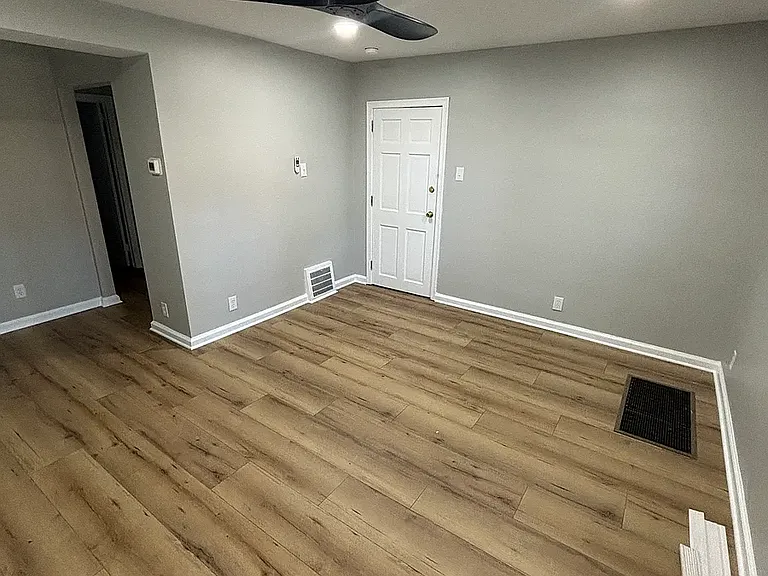 3203 W 2nd St #1 — Photo 2