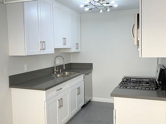 3rd image of 419 E Tujunga Ave Unit 205