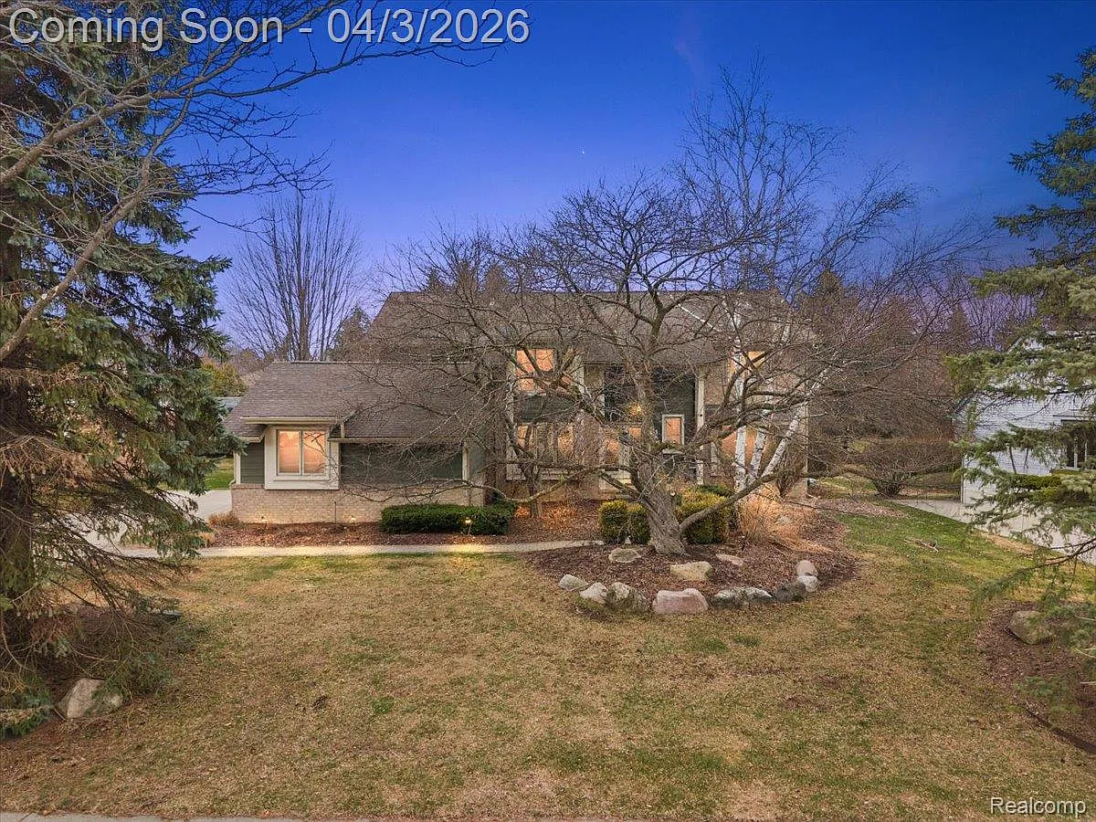 1672 Devonshire Dr photo 1