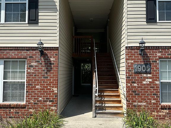 Front Entrance to 1905 Bldg.