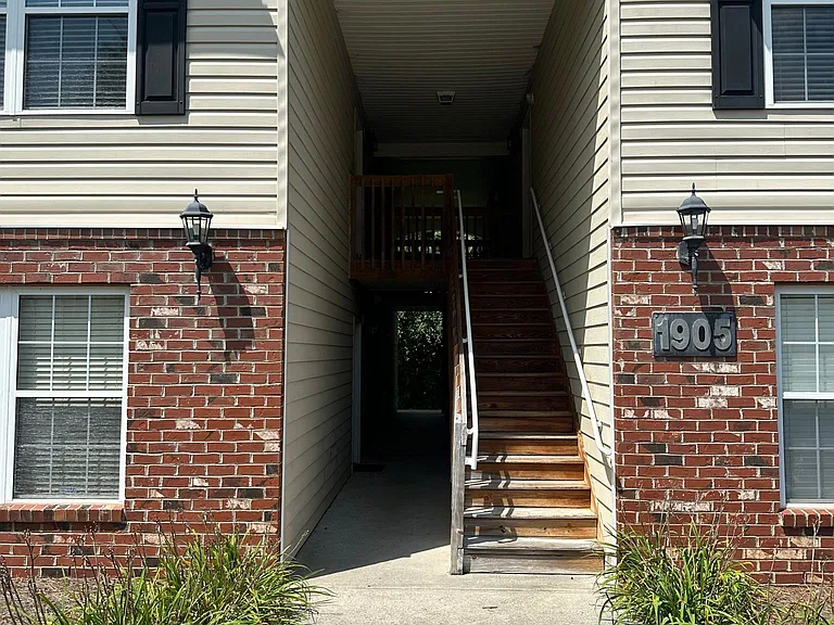 Front Entrance to 1905 Bldg.