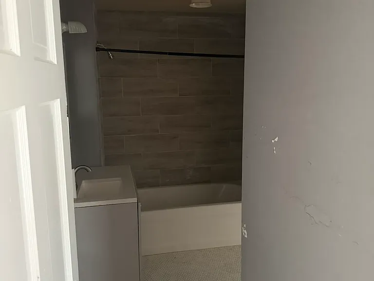 854 Oak Park Ave — Photo 9