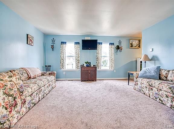 3rd image of 33529 Rhonswood St