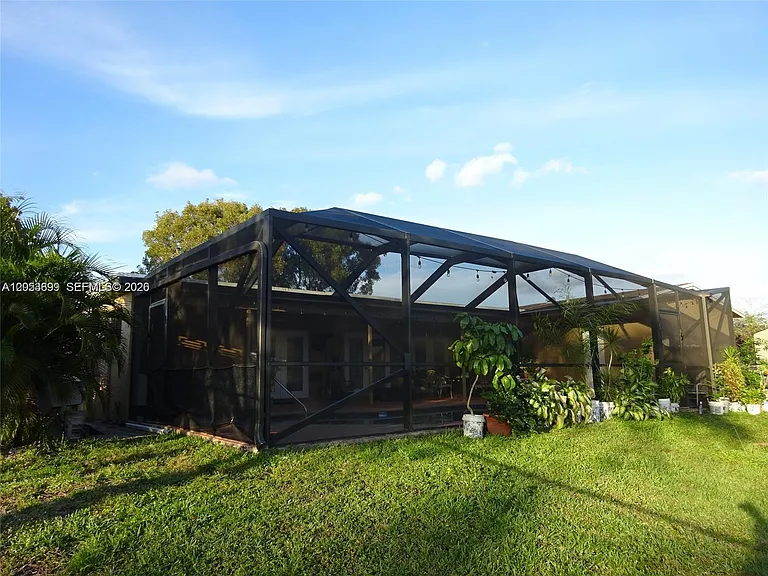 9240 SW 56th St — Photo 19