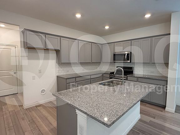 3rd image of 2521 Stella Ln