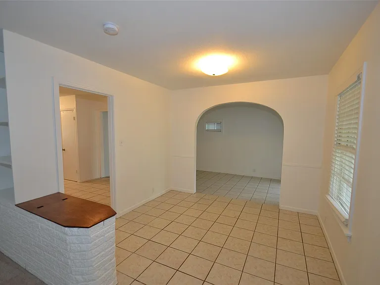 1211 Ridgemont Dr — Photo 4