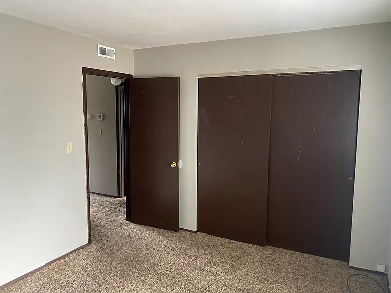 2622 Eastview Dr #F — Photo 6