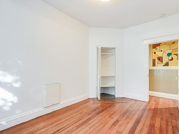 3rd image of 31 Dearborn St