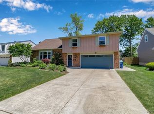 106 Ranch Trl W, Williamsville, NY 14221