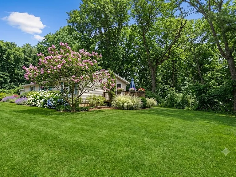 1091 Boston Post Rd — Photo 18