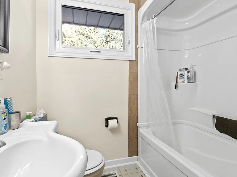 1263 Cobden Rd #1 — Photo 18