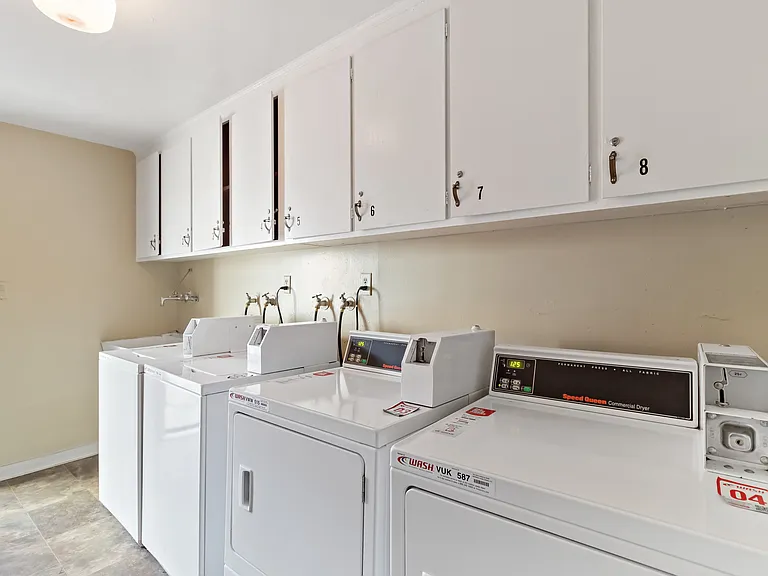 152 John St #2 — Photo 4