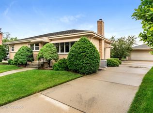 7434 W Kirk Dr, Niles, IL 60714