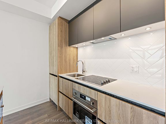2nd image of 7950 Bathurst St #1524