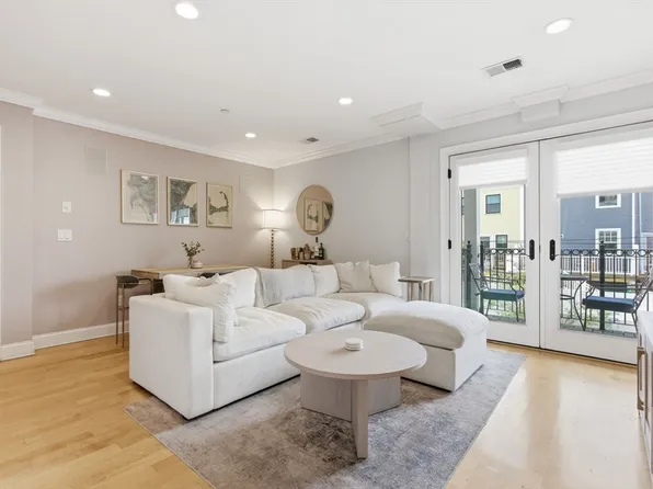 881 E 2nd St Unit 10, South Boston, MA 02127