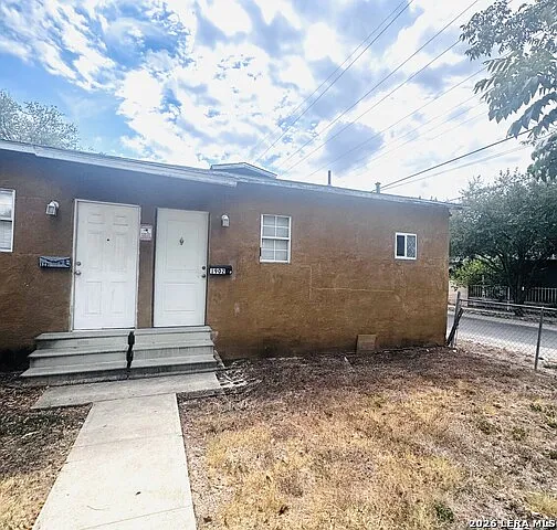3 bed, 1.0 bath, 950 sqft, $975 — Photo 1