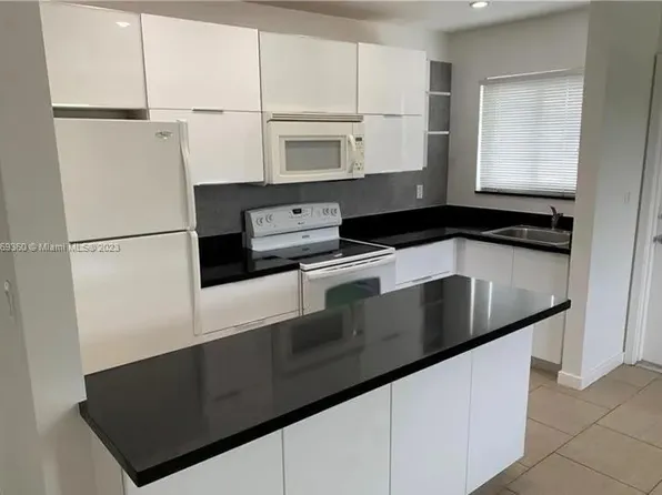 2830 NE 30th Pl, Fort Lauderdale, FL