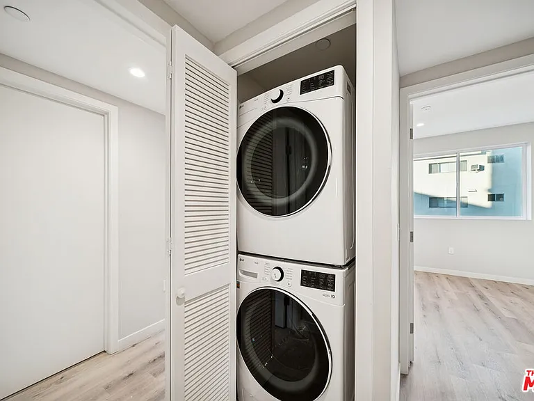 1051 S Corning St #501 — Photo 33