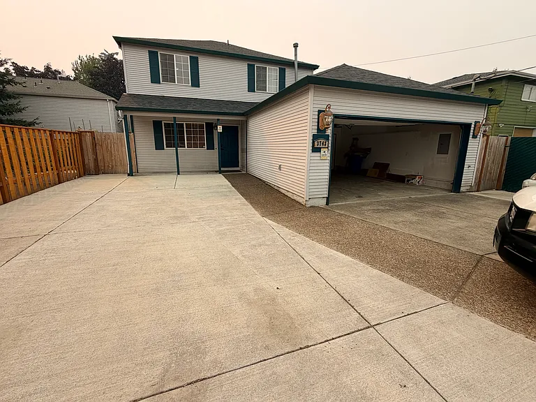 3743 SE 122nd Ave — Photo 1